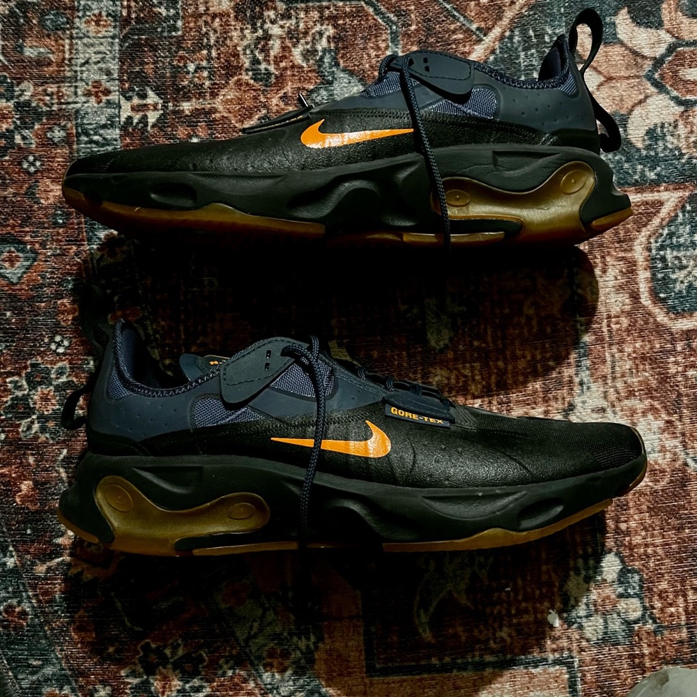 Nike Men's Black and Orange GORTEX Sneakers